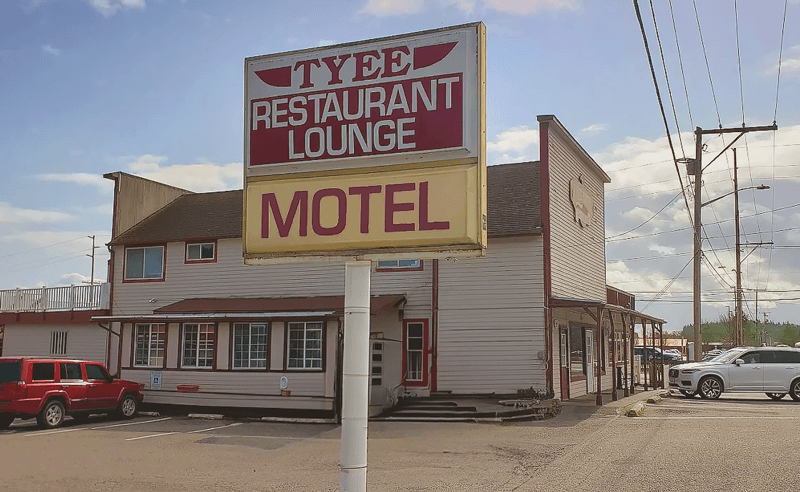 Tyee Restaurant & Motel road sign